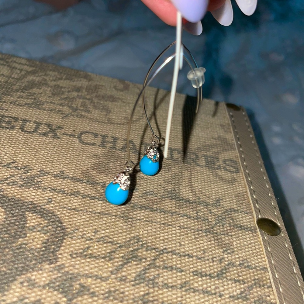 Blue threaded earrings - Picture 2 of 2